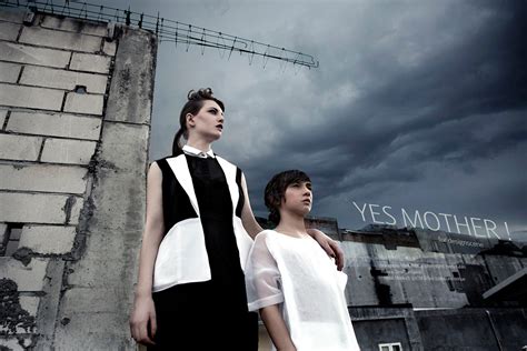 yes mother by mario photographie for design scene