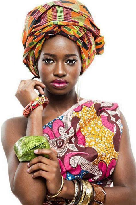rapariga com lenço e blusa kente beautiful african women african