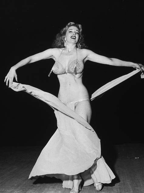 Tempest Storm Legend Of Burlesque Dies At 93 The New York Times