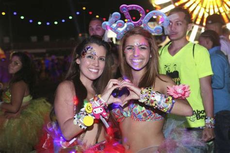 Cute Chicks From The Electric Daisy Carnival 50 Pics