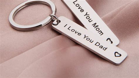 key chains   love  mom  love  dad words hd mom dad