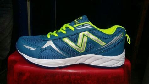 sports shoes size      rs pair   delhi id
