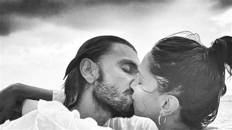 Ranveer Singh Gives Deepika Padukone A Steamy Kiss As He Praises Her