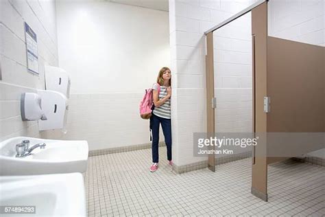 school girl and bathroom photos et images de collection getty images