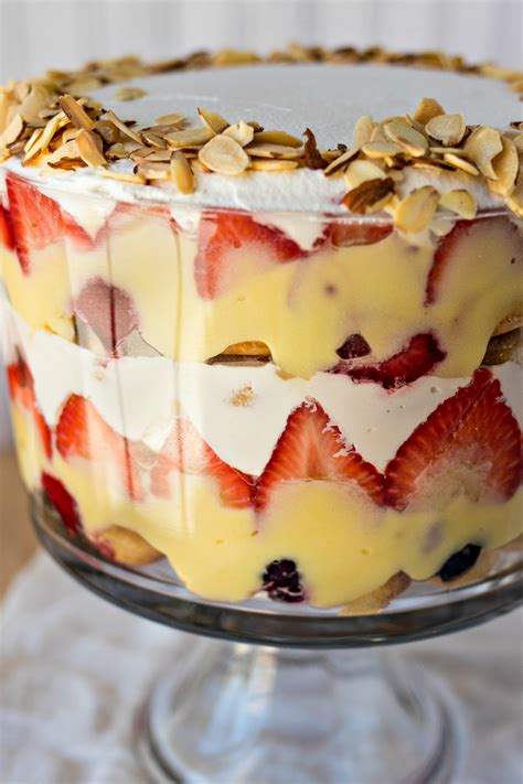 strawberry trifle with ladyfingers