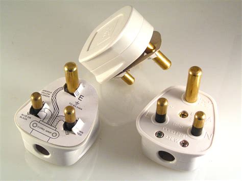 eagle uk mains   pin plug  rated amp bsa  pieces om rich electronics