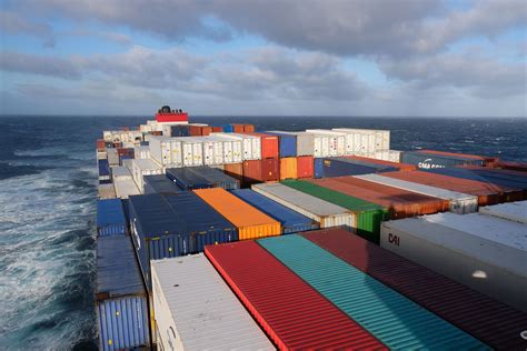 containerschiff frachtschiff ladung pazifik meer  reiseblog