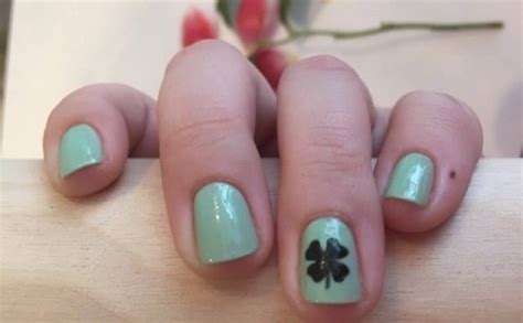 spa manicure nail shaping