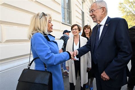 osztrak elnoekvalasztas az exit poll adatai van der bellen elso fordulos gyozelmet jelzik elore