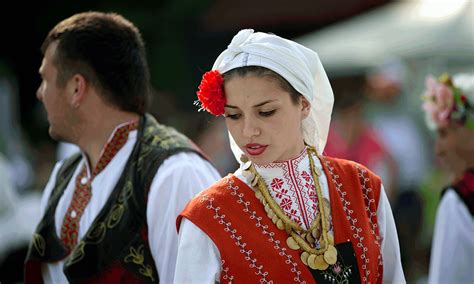 bulgarians recreate  century wedding   folk festival