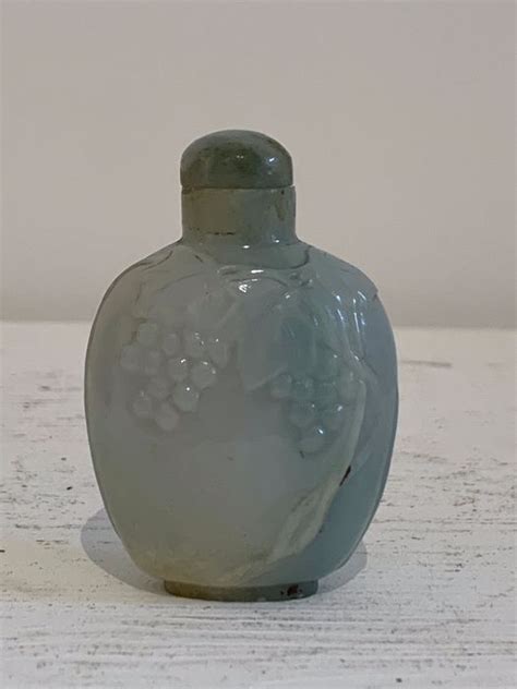 snuff bottle jade untested china early  century catawiki