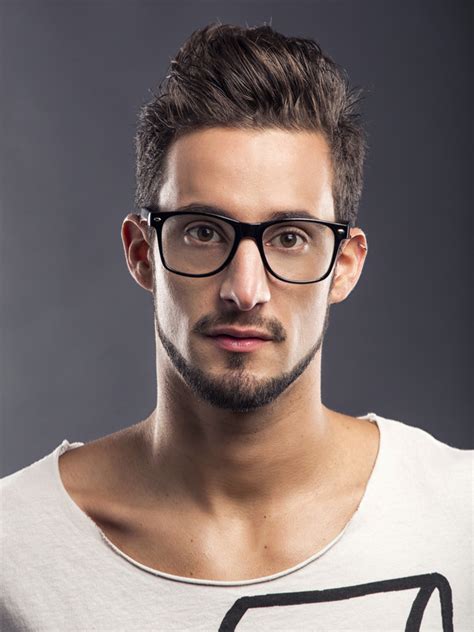 22 pictures that prove glasses make guys look obscenely