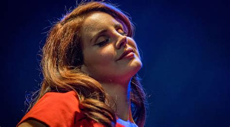 lana del rey claps back at music site for happiness quotes