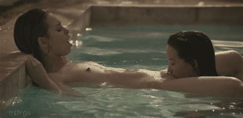 lesbians wet pool pussylicking