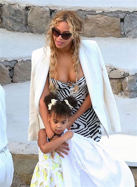 Beyoncé ‘cried’ And ‘held Blue Ivy Tightly’ After Hillary