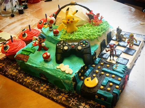 video game themed cake    yr  rcakewin