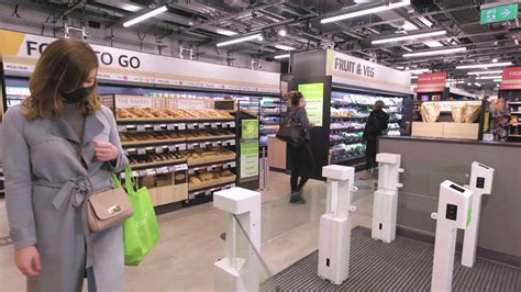 amazon uks  checkout  fresh grocery store opens  london engadget