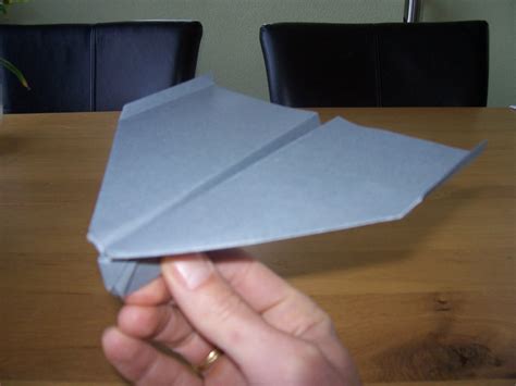 papieren vliegtuigjes vouwen vliegtuigje vouwen voorbeelden ter inspiratie