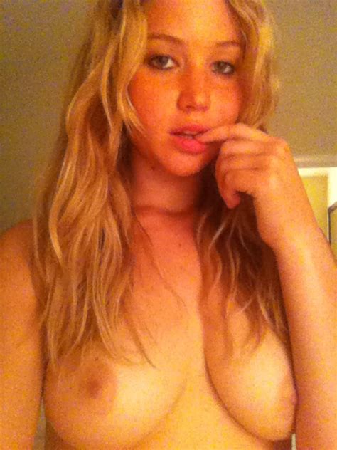 american actress jennifer lawrence topless nude photos hacked