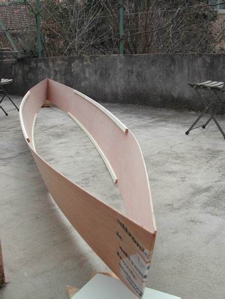 fabriquer  canoe en contreplaque ou en carton construction navale canoe ponton flottant