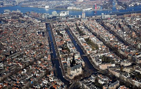 tonnen voor zestig vierkante meter de amsterdamse woningmarkt gaat tokio achterna nrc