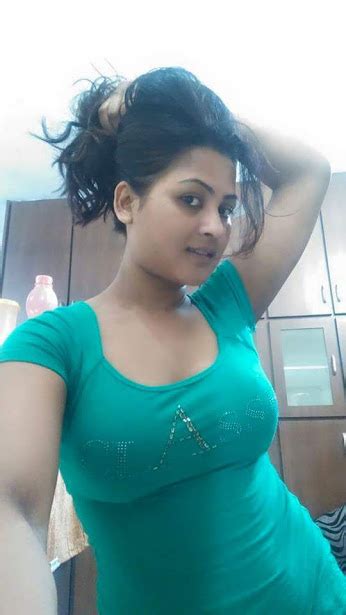 Hot And Cute Cleavage Girls Spicy Pic
