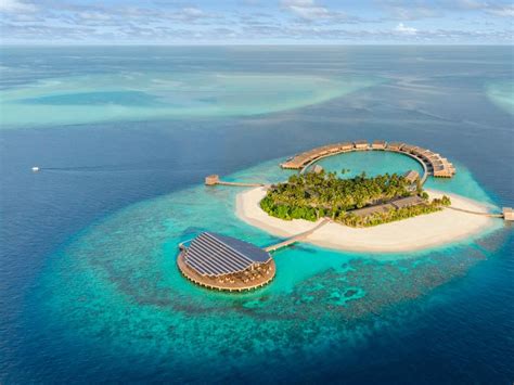 resorts   maldives  escape