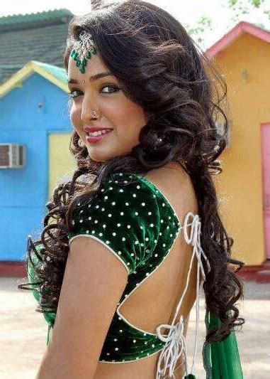 beauty galore hd amrapali dubey hot photos in desi indian dress