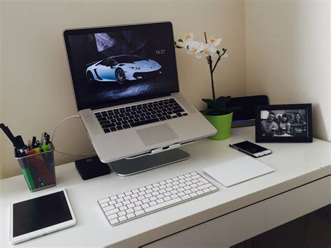 macbook pro desk setup macbook pro ideias pra quarto macbook