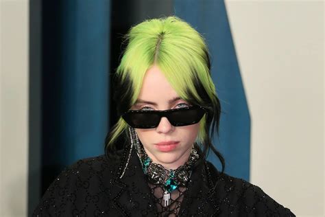 billie eilish  pic thick young babe billie eilish showing  ginormous rack
