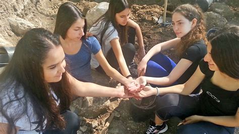 Ancient Egyptian Amulet Found By Israeli High School Girls