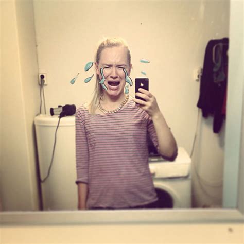 this girl takes mirror selfies to the next level demilked