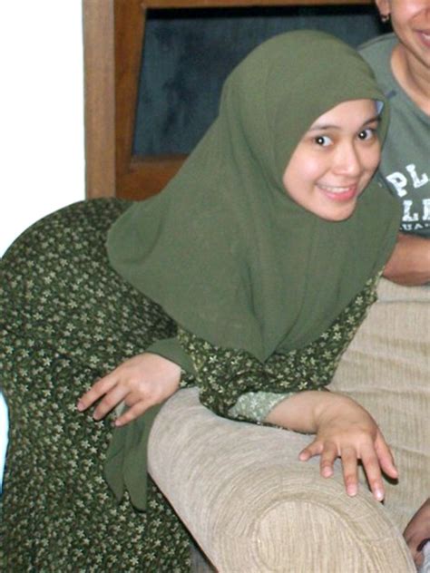 Foto Nungging Cewek Berjilbab Bonceng Ninja Terlalu