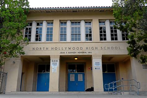 lausd reaches tentative labor deal  school employees union daily news