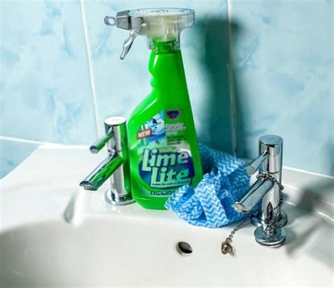 clean showerhead limescale
