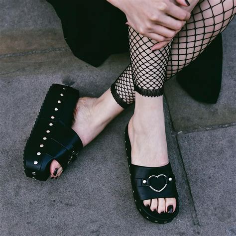 Pin By A Reid On Sandals Summer Goth Goth Girl Fashion Goth Look
