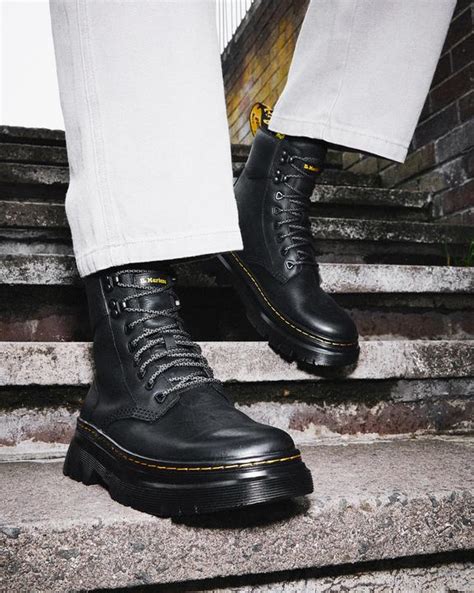 tarik wyoming leather utility boots  black dr martens