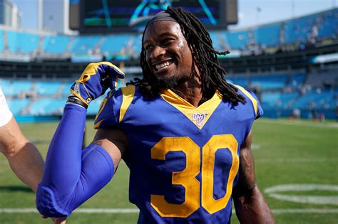 rams news former la rb todd gurley passes physical with falcons turf