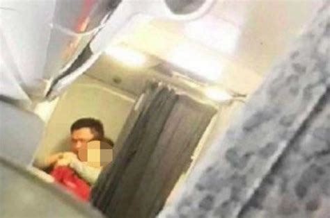 Mid Air Emergency As Passenger Holds Flight Attendant Hostage Daily Star