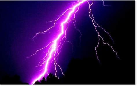 lightning bolt kills  soldiers  injures   turkey earth