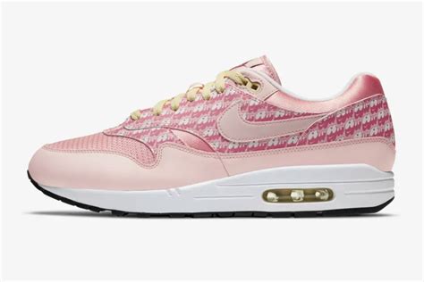 Sneaker News 18 Nike Goes Sweet With The Strawberry Lemonade Air