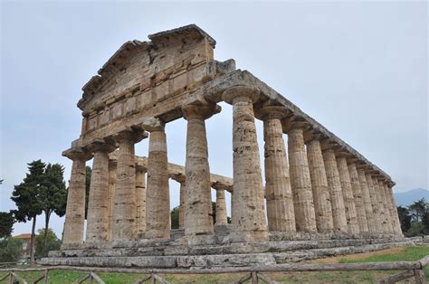 paestum   ancient greek ruins  italys mainland