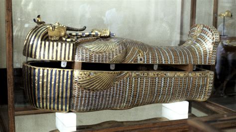 elaborate heists  king tuts tomb