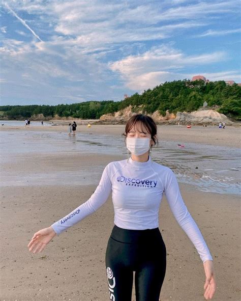 ชุดว่ายน้ำ에 있는 Lina Kim님의 핀 2022 레깅스 패션 여성 패션 수영복