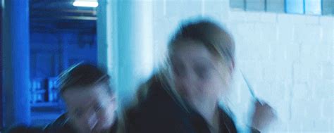 shailene woodley tris find and share on giphy