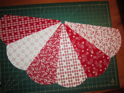 sundays quilts christmas tree skirt tutorial part  lets