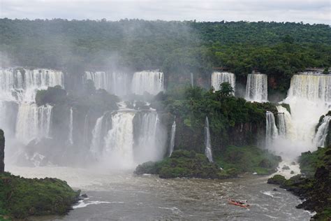 iguazu falls visiting the argentinian and brazilian side