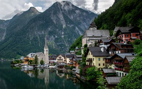 austrias  iconic tourist town doesnt    buses politico