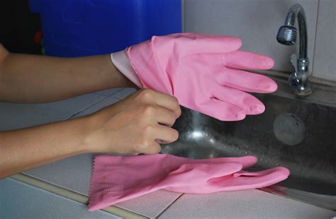 how to remove rubber gloves easily 3 steps with pictures