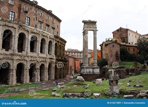 ruinas romanas en roma imagen de archivo imagen de lente